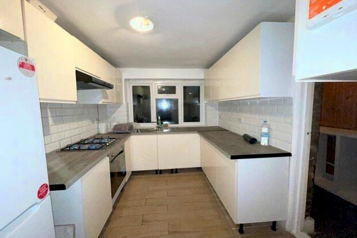 3 Bedroom Property To Rent In Hainault Road, Romford, RM5