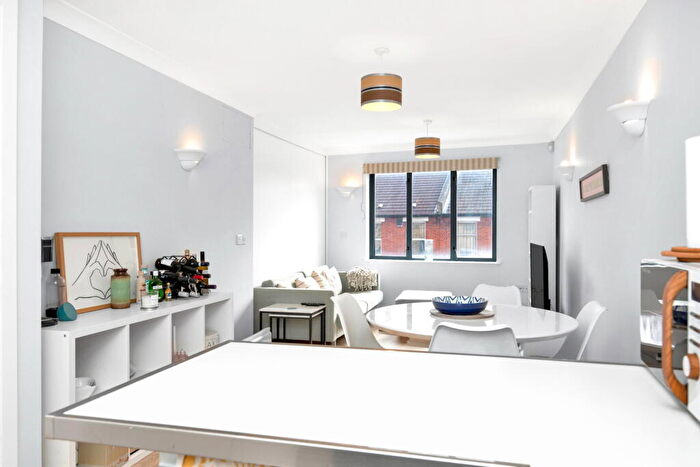 2 Bedroom Flat For Sale In Harberson Road, London, SW12