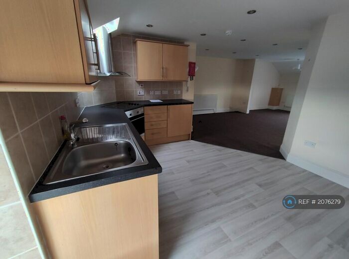 Studio To Rent In Holton Road, Barry, CF63