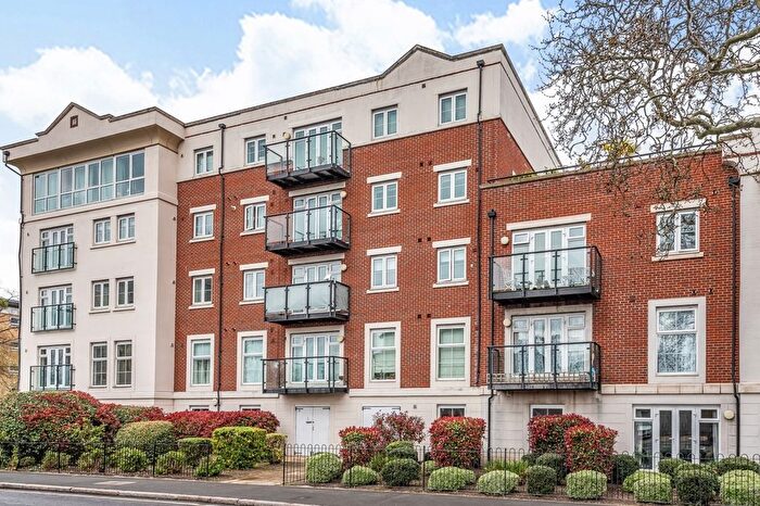 2 Bedroom Flat To Rent In Masons Hill, Bromley, BR2
