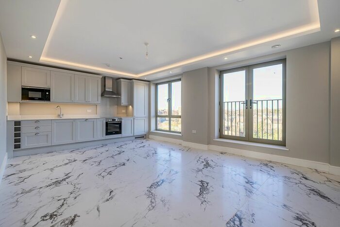 2 Bedroom Flat To Rent In The Mall, London, W5