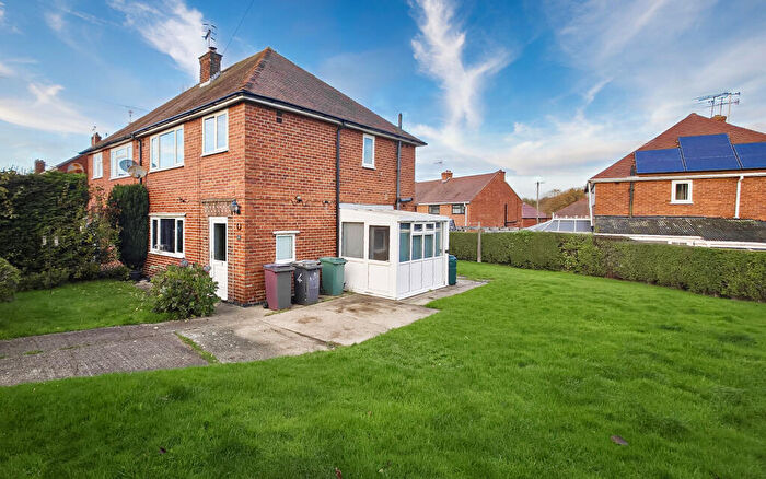 3 Bedroom Semi Detached House For Sale In Manvers Road, Chesterfield, S44