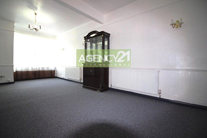 2 Bedroom Terraced House To Rent In Pulleyns Avenue, East Ham, E6