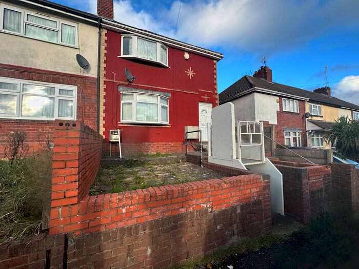 3 Bedroom Semi-Detached House To Rent In Hawfield Road, Oldbury, B69