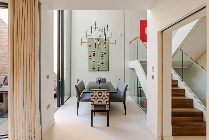 5 Bedroom Mews For Sale In Cotswold Mews, London, SW11