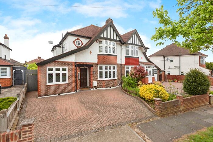 3 Bedroom Semi Detached House For Sale In Leyfield, Worcester Park, KT4