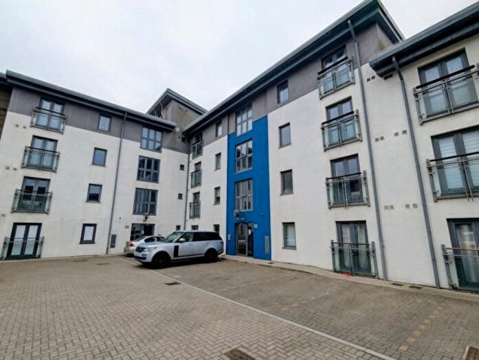 2 Bedroom Flat To Rent In Fishermans Way, Marina, Swansea., SA1