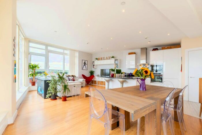 3 Bedroom Flat To Rent In Merton Road, South Wimbledon, London, SW19