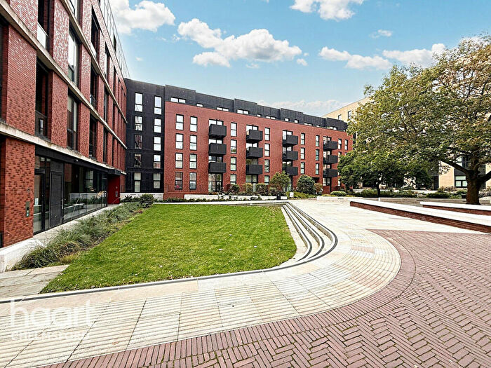 2 Bedroom Flat For Sale In Burgess Springs, Chelmsford, CM1