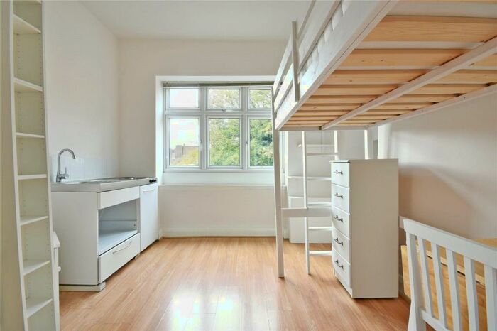Studio To Rent In Upper Street, Islington, N1