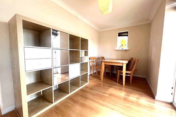 2 Bedroom Flat To Rent In Constable Avenue, London, E16