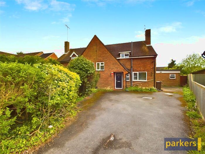 3 Bedroom Semi-Detached House To Rent In Highfield Park, Wargrave, Berkshire, RG10