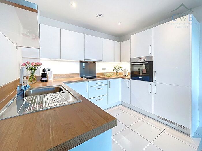 2 Bedroom Flat For Sale In Willow Close, Lake View Court, ME6