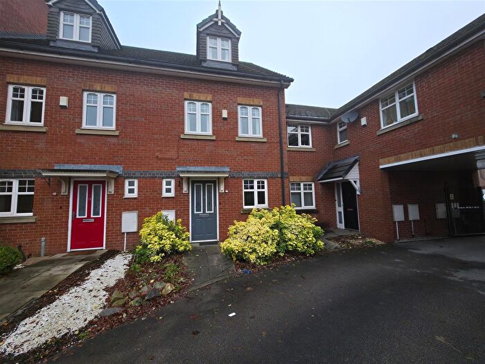 3 Bedroom Terraced House To Rent In Linnyshaw Close, Bolton, BL3
