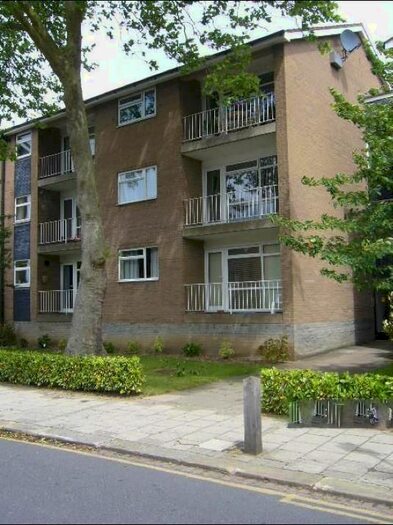 2 Bedroom Flat To Rent In Pemberley Avenue, Bedford, MK40