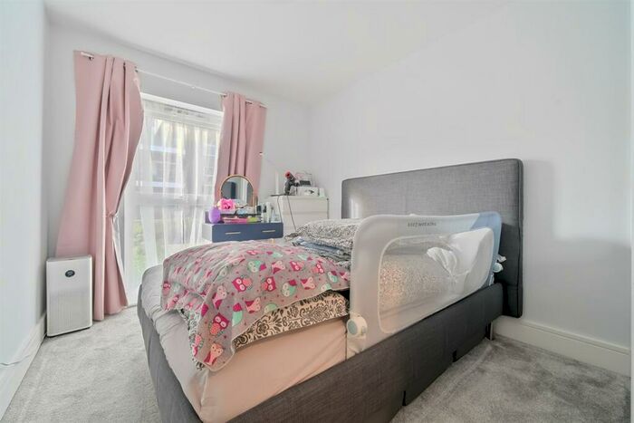2 Bedroom Apartment To Rent In Fairhaven Drive, Reading, RG2