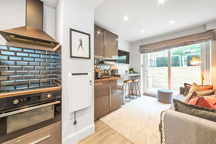 1 Bedroom Flat To Rent In Oakley Square, Mornington Crescent, London, NW1