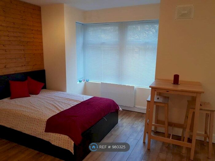 Studio To Rent In London, London, N7