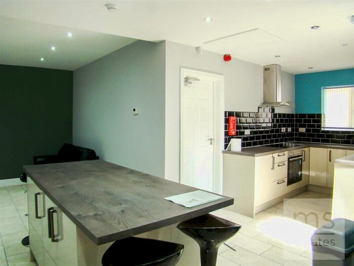 6 Bedroom Detached House To Rent In Harrington Drive, Nottingham, NG7