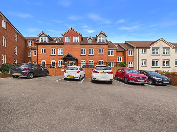 1 Bedroom Flat For Sale In Bellingdon Road, Chesham, Buckinghamshire, HP5