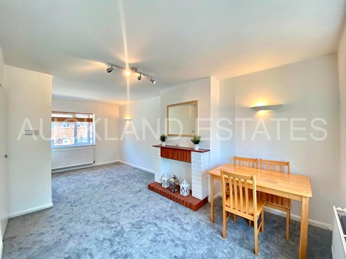 1 Bedroom Maisonette To Rent In Ritz Court, Potters Bar, EN6