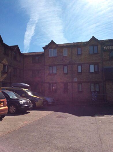 1 Bedroom Flat To Rent In Dunnock Close, London, N9