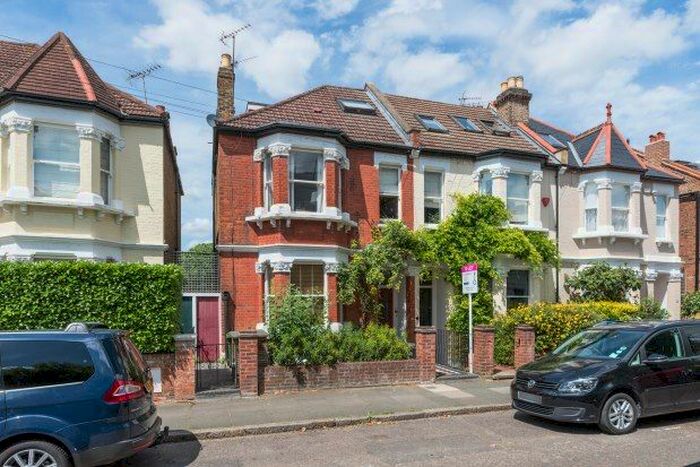 3 Bedroom Property To Rent In Beaconsfield Road, Twickenham, TW1