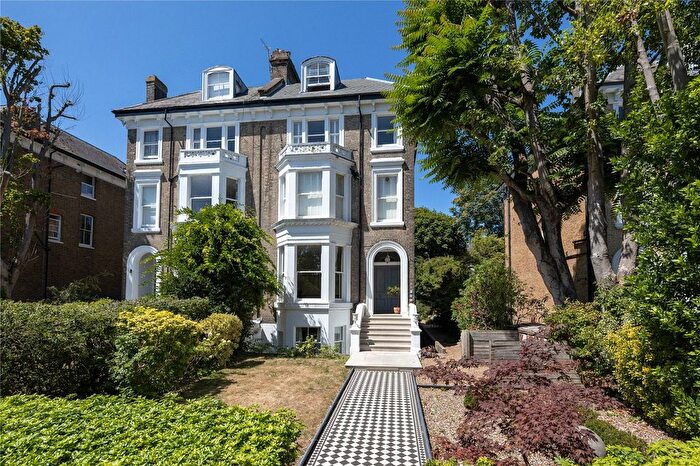 1 Bedroom Flat For Sale In Cambridge Park, Twickenham, TW1