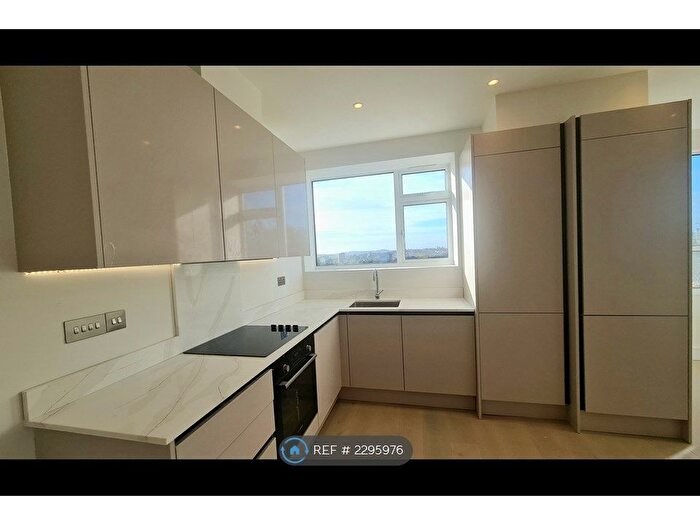2 Bedroom Flat To Rent In Raffles House, Hendon, NW4
