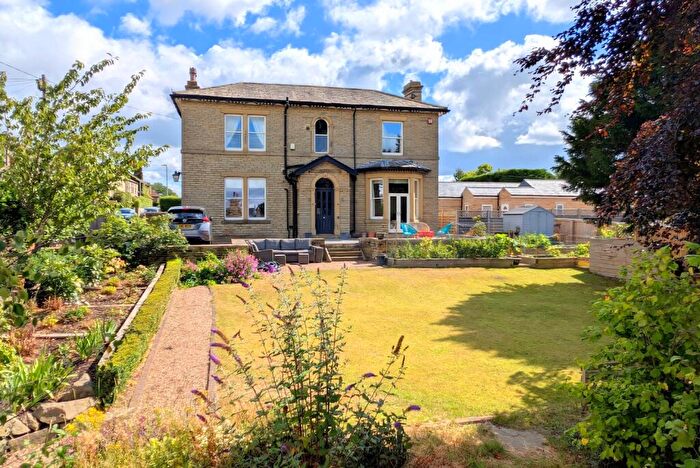 4 Bedroom Detached House For Sale In Bracken Road, Brighouse, West Yorkshire, HD6