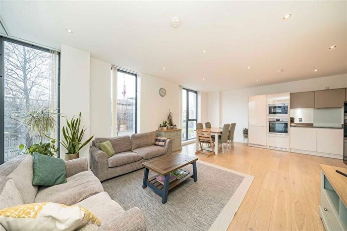 3 Bedroom Flat To Rent In Quebec Way, London, SE16