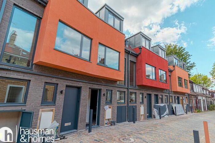 2 Bedroom Flat To Rent In Accommodation Road, London, NW11