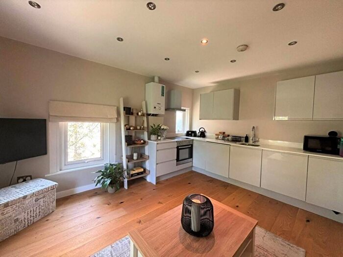2 Bedroom Apartment To Rent In Hamlet Road, Crystal Palace, London, SE19