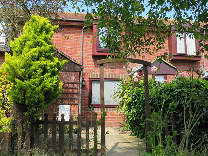 2 Bedroom House To Rent In Glenmore Mews, Eastbourne, BN21