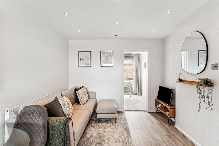 2 Bedroom Flat To Rent In Bell Drive, London, SW18