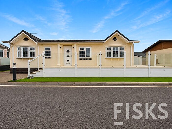 2 Bedroom Park Home For Sale In Oakside, Canvey Island, SS8