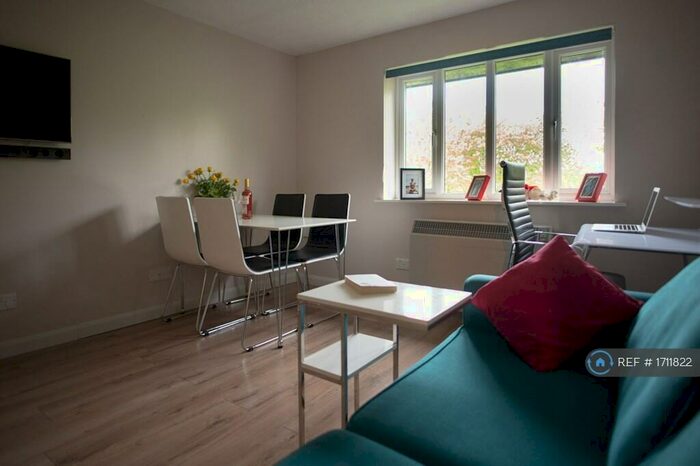 1 Bedroom Flat To Rent In Fairfield Close, Mitcham, CR4