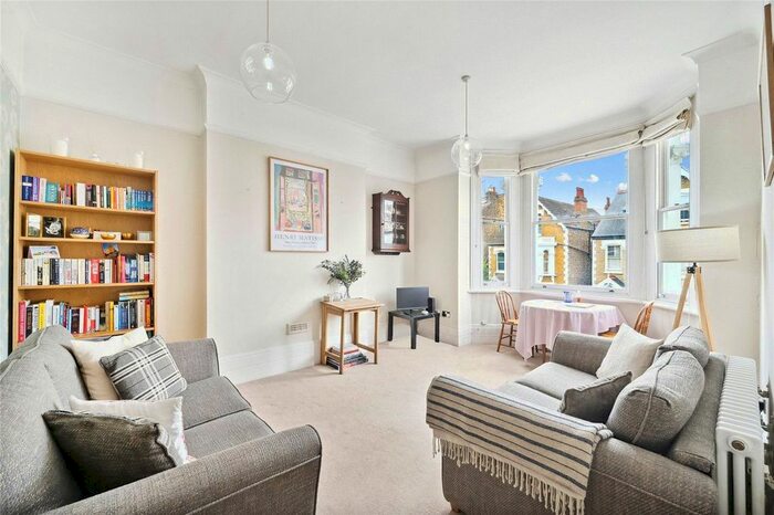 2 Bedroom Flat To Rent In Arlington Gardens, Chiswick, London, W4