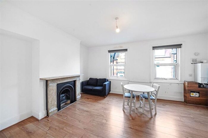 1 Bedroom Flat To Rent In Streatham High Road, Streatham, SW16