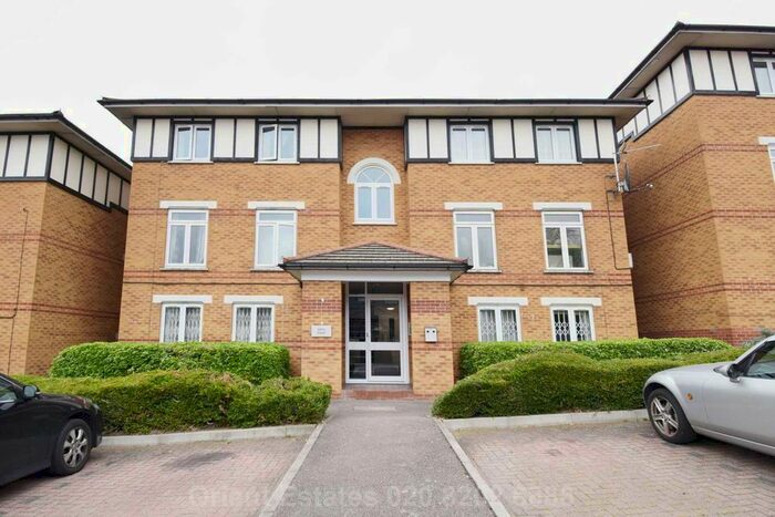 1 Bedroom Flat To Rent In Wenlock Gardens, Copthall, NW4