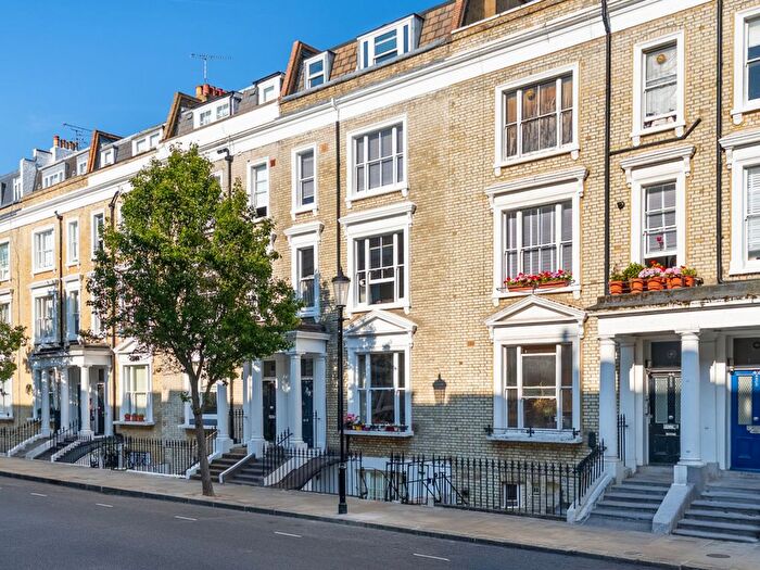 2 Bedroom Flat For Sale In Eardley Crescent, London, SW5