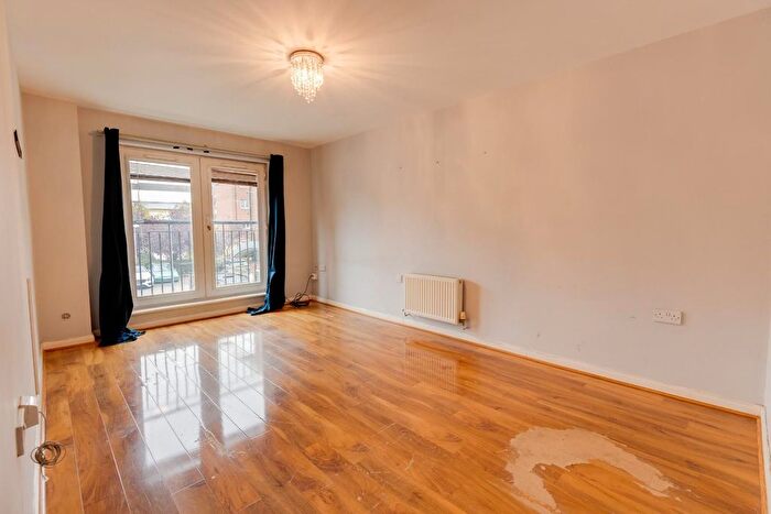 2 Bedroom Flat For Sale In Balfour Close, Kingsthorpe Hollow, NN2