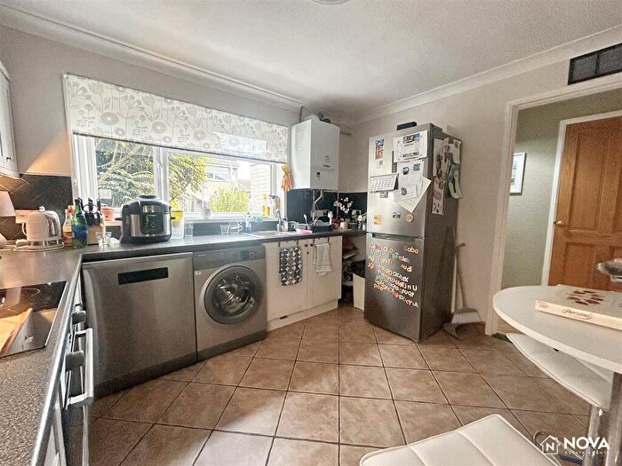 3 Bedroom Terraced House For Sale In Sherd Close, Luton, LU3