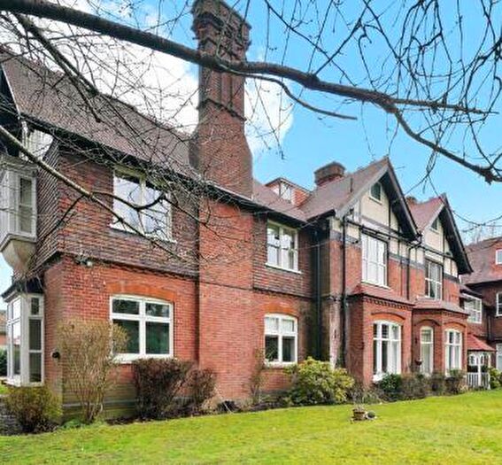 2 Bedroom Flat For Sale In Lovibonds Avenue, Orpington, BR6