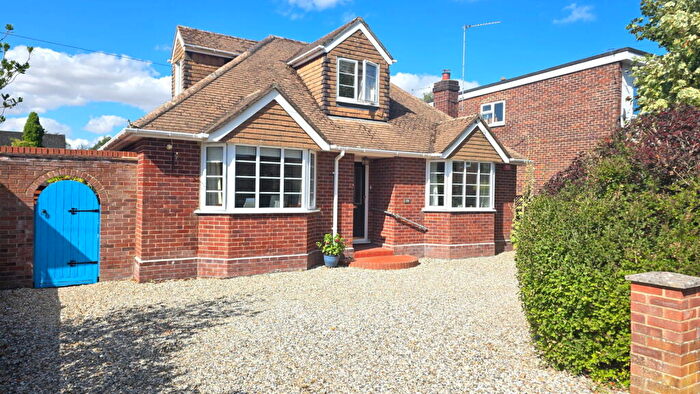 3 Bedroom Detached Bungalow For Sale In Russell Road, Newbury, RG14