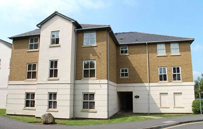 2 Bedroom Flat To Rent In Wraysbury Gardens, Staines-Upon-Thames, Surrey, TW18