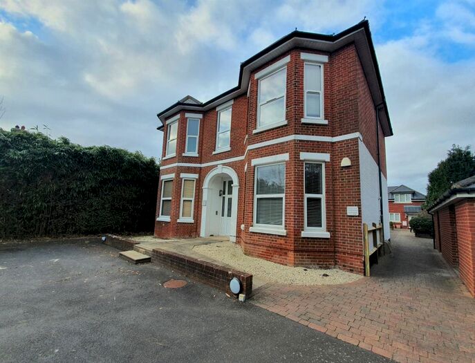 1 Bedroom Flat To Rent In St. Marys Road, Netley Abbey SO31