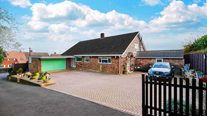 3 Bedroom Bungalow For Sale In Sharpenhoe Road, Streatley, LU3