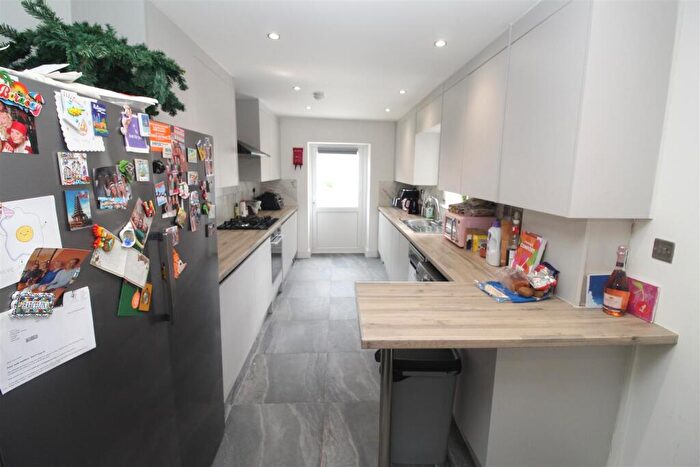 5 Bedroom Flat To Rent In Rhymney Terrace, Cathays, Cardiff, CF24