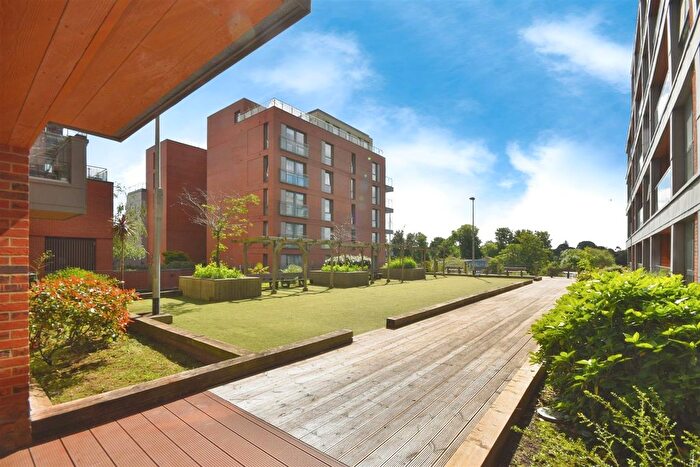 1 Bedroom Flat For Sale In High Street, Brentford, TW8